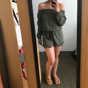 XS/Small Dark Green Off-The-Shoulder Romper